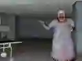 Hra Horror bábätko v žltej proti strašidelnej babičke simulátor online